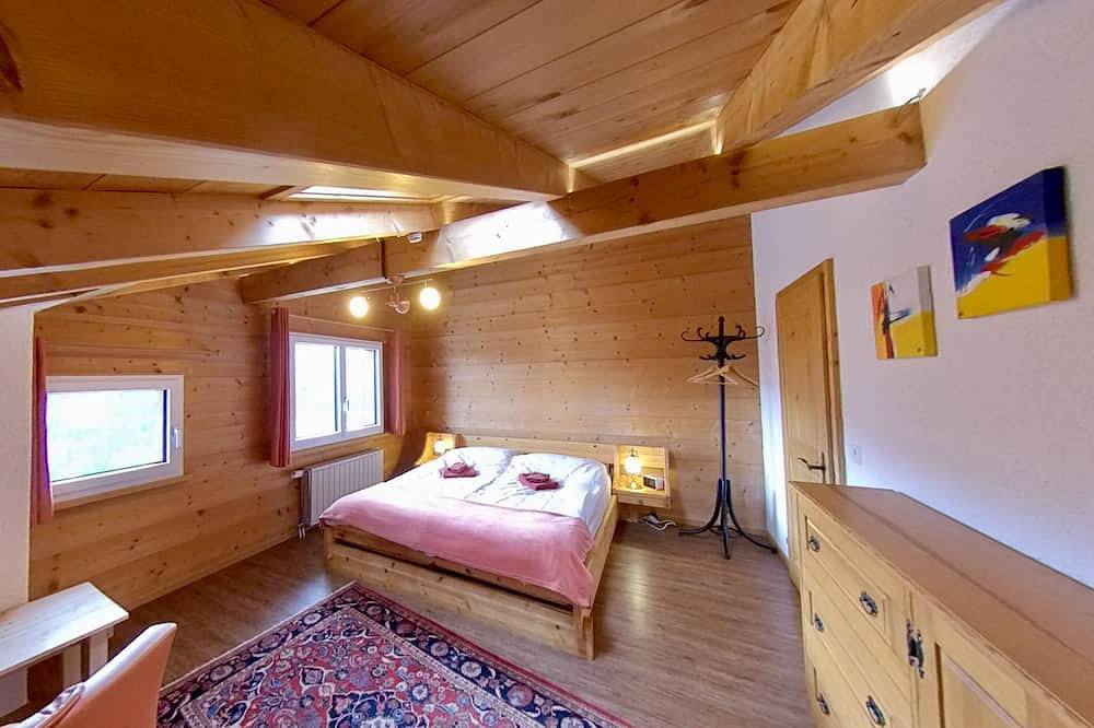 Ruhiges, sonniges 6.5 Zimmer Haus (170m2)  mit sensationeller Panoramasicht in Luzein, Plessur Alpen