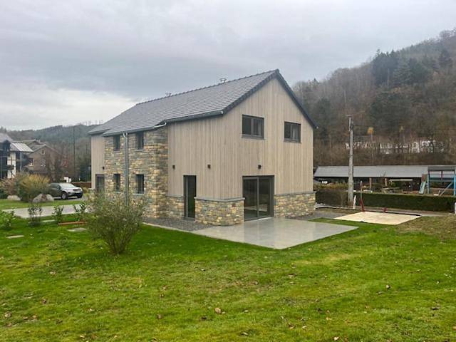 Location de vacances pour 5 personnes, avec jardin dans Petit Coo