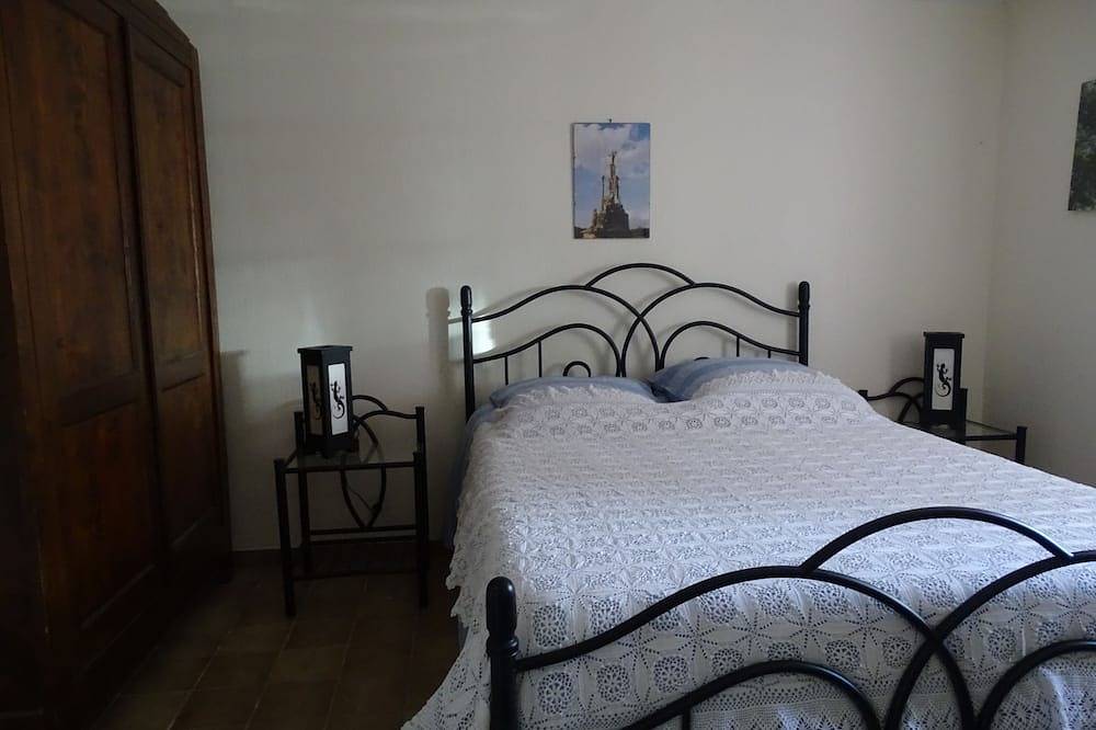 Brittany house in Finistère with fireplace, Pets welcome! in Tourch, Quimper und Umgebung