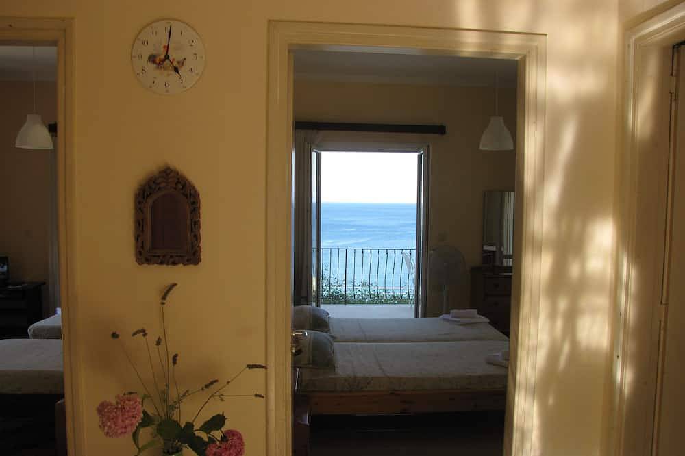 Villa Margarita on the beach. in Korfu