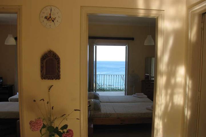 Location de vacances pour 4 personnes, avec balcon et jardin dans Benitses - 2