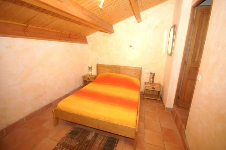 Location de vacances pour 4 personnes, avec balcon ainsi que jardin et piscine à Chassiers - 2