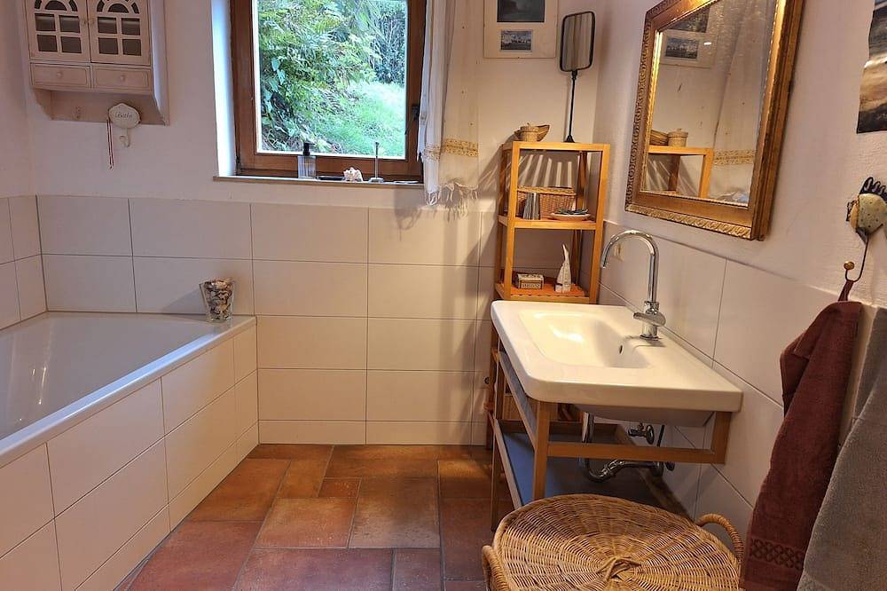 Apartamento inteiro, Your dream apartment with its own private garden ~ Children and pets welcome in Lipburg, Badenweiler