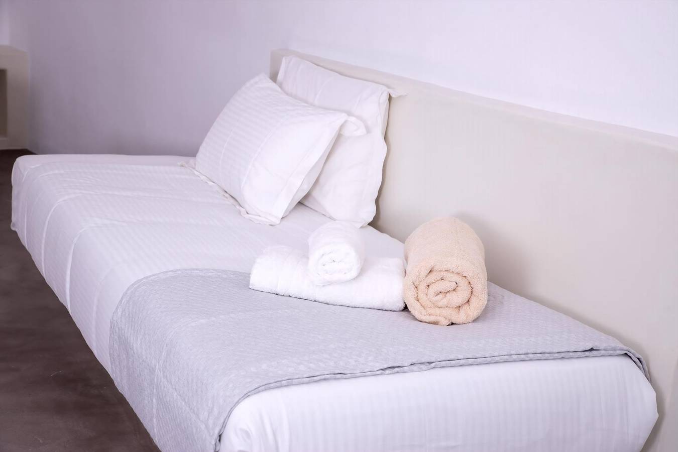 Magical Santorini Villa | 1 Bedroom | Cave Suite | Beautiful Sea Views & Air-Conditioning | Finikia in Finikia, Santorin