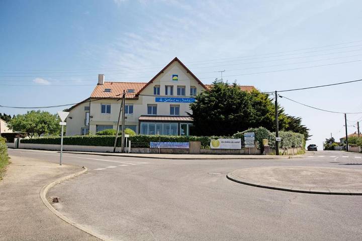 Hôtel pour 4 personnes, avec Terrasse ainsi que Jardin et Piscine
