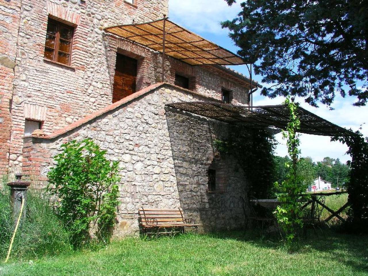 Ganze Wohnung, Im Obergeschoss mit eigener Laube auf Gartenebene in Monteleone d'Orvieto, Perugia Provinz