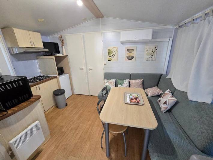 Camping pour 5 personnes, avec Terrasse ainsi que Piscine et Vue à La Boissière-de-Montaigu