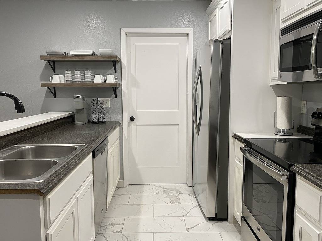 The Llama House Bentonville - Near, Ev Charging Station Cyclists Retreat in Bentonville, Ozark Mountains