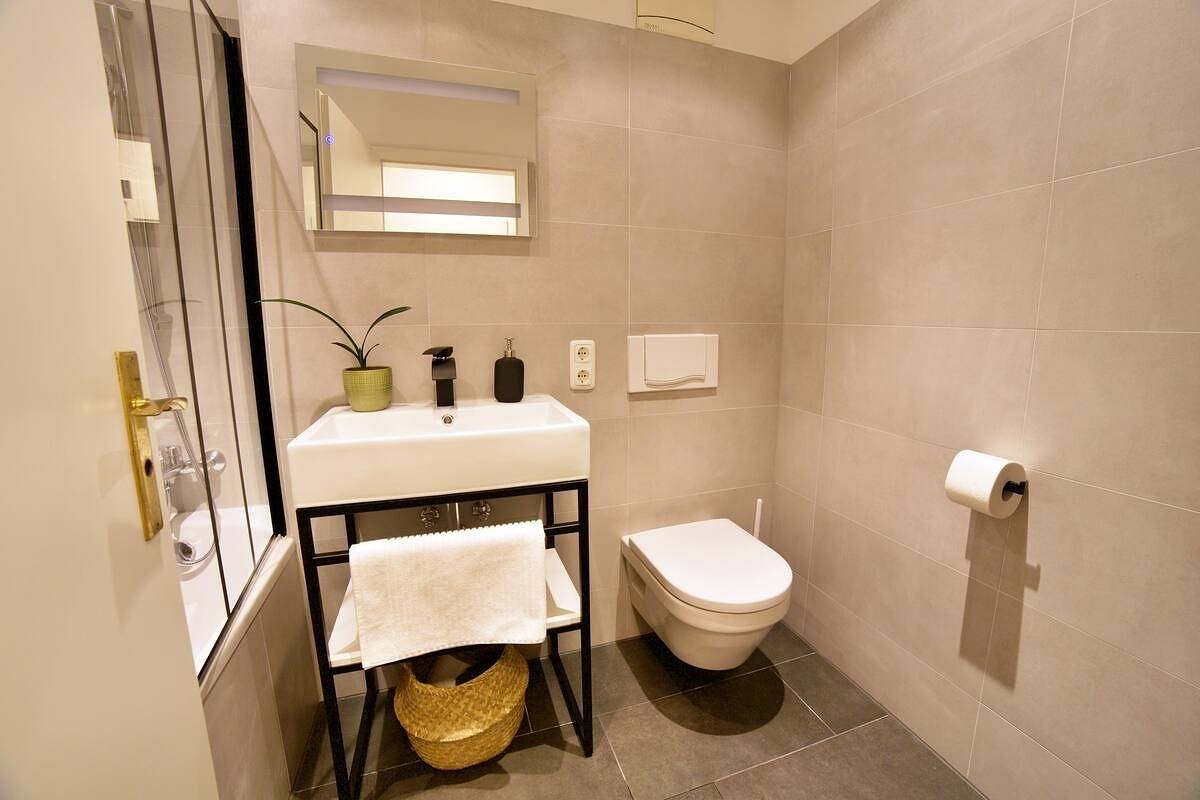 Ganze Ferienwohnung, Ruhig, frisch renoviert und zentral in Leipzig in Leipzig-Südost, Leipzig