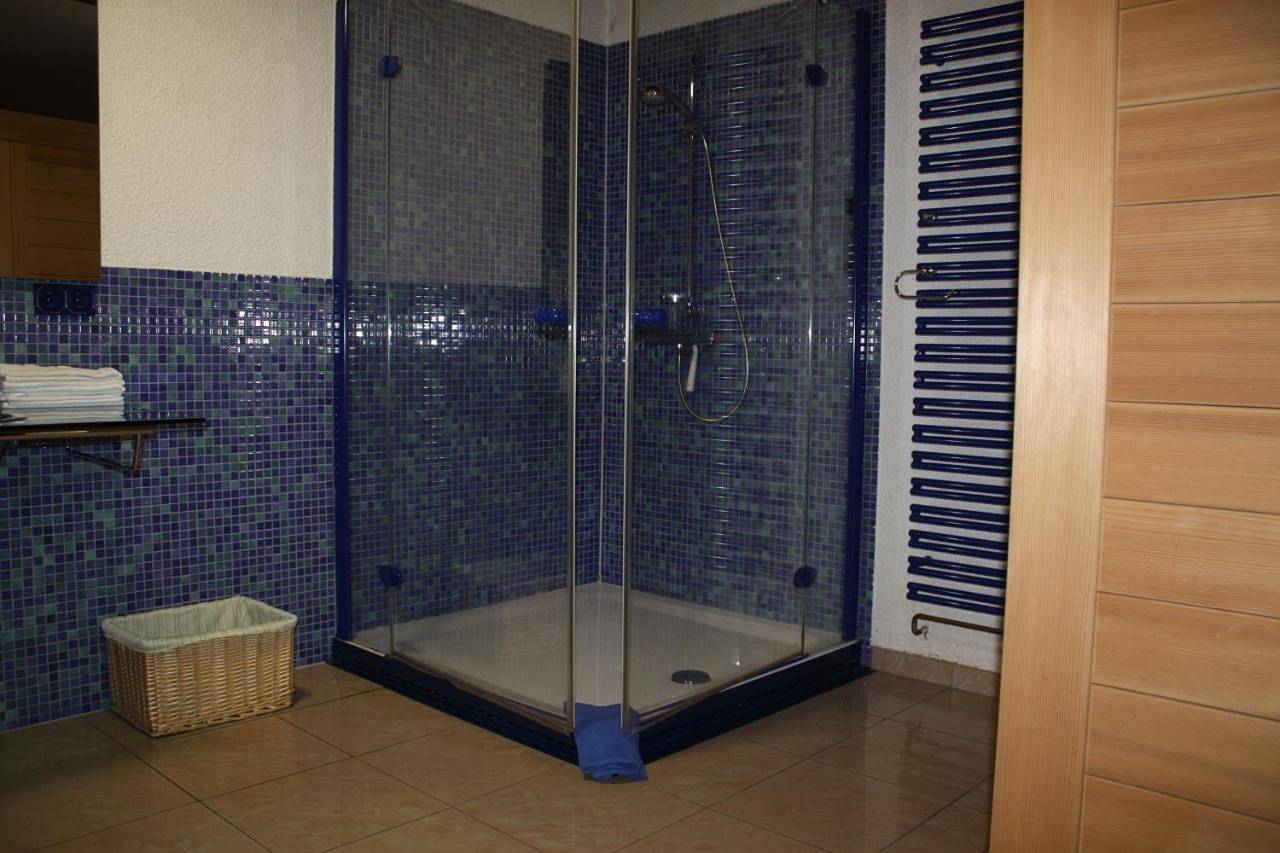 Ganze Wohnung, Double or Twin Room - Disability Access in Wiebelskirchen, Neunkirchen