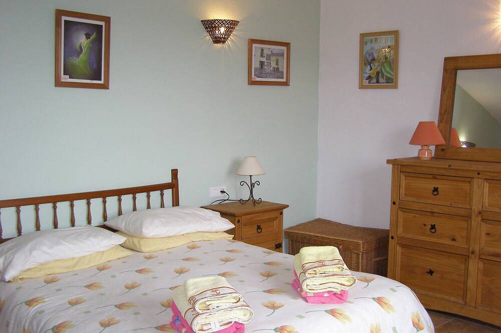 Villa privada con piscina, 8x4, para 10, 4 dormitorios,  wifi, vistas, parking! in Comares, Provincia de Málaga