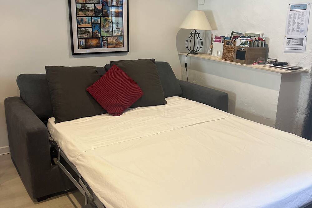 Appartement entier, Appartement dans villa de charme avec piscine. in Caveirac, Région de Nîmes