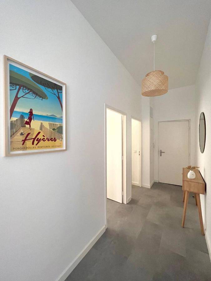 Gîte pour 4 personnes, avec balcon dans Gare De Hyeres - 2