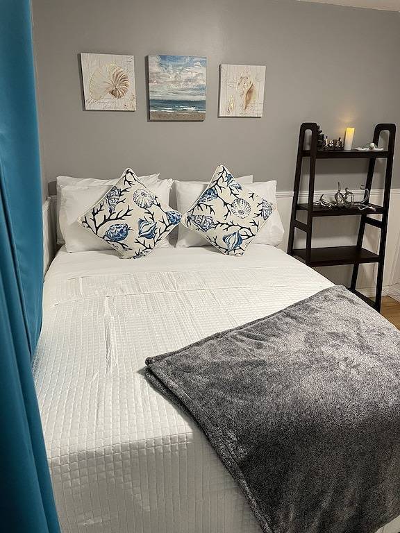 Charming Waterfront Canal Home in beautiful Old Homosassa! 5 Kayaks, Dock, Bikes in Homosassa, Citrus County