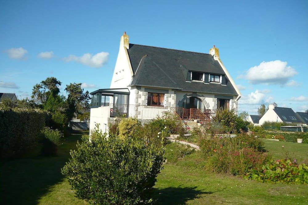 Villa in Ile Grande, an der rosa Granitküste mit Meerblick. in Île-Grande, Pleumeur-Bodou