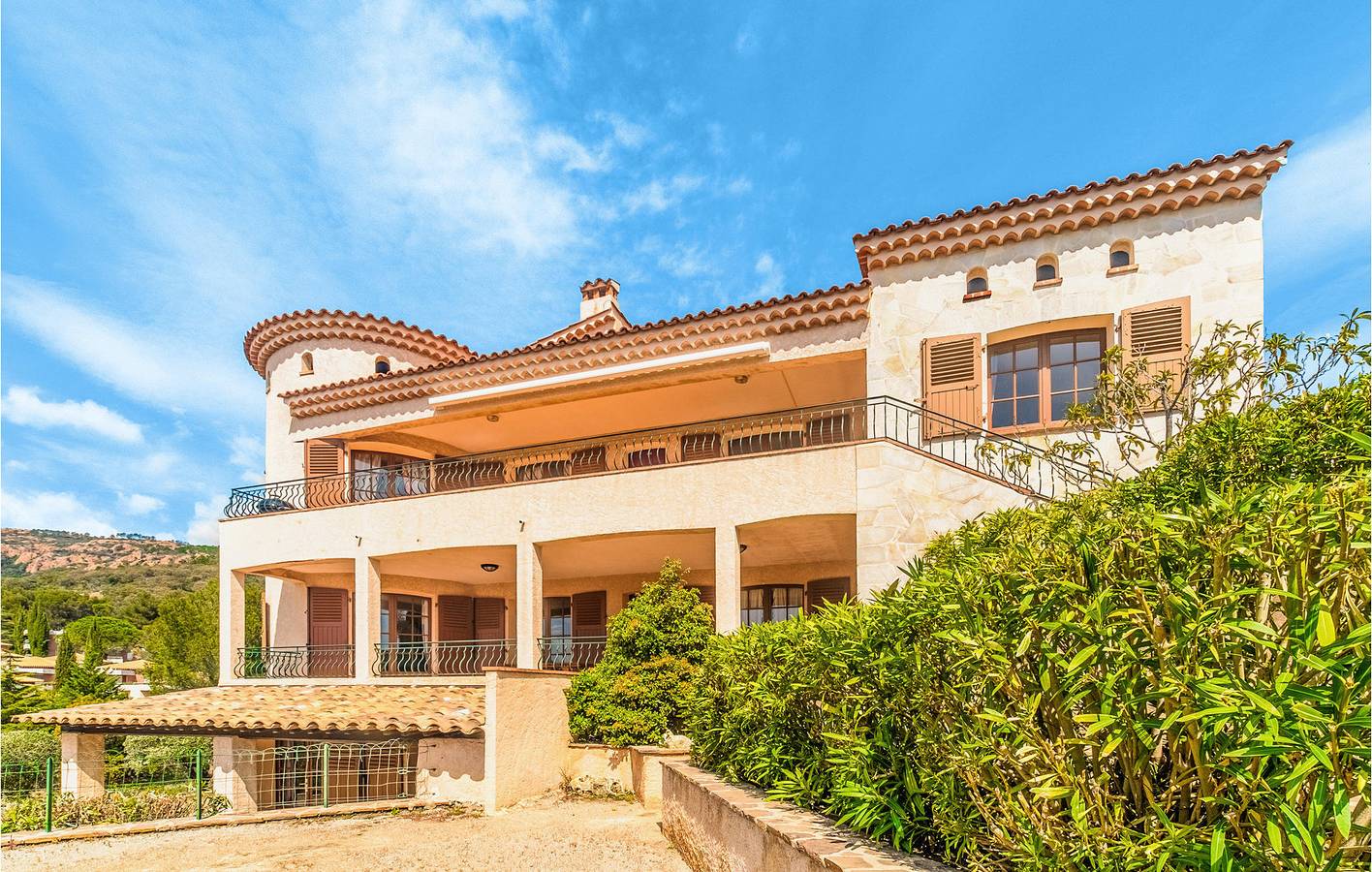 Appartement de vacances entier, Appartement en bord de mer avec terrasse et parking in Saint-Raphaël, Massif de l'Esterel