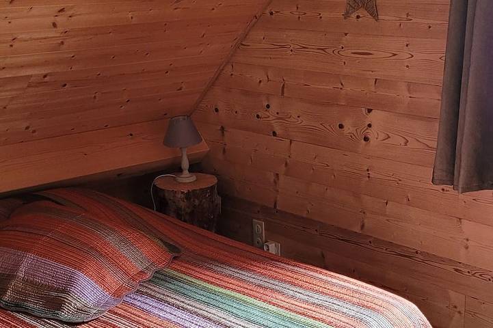 Gîte pour 8 personnes, avec jardin à Picherande - 4