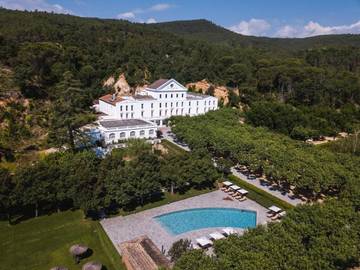 Hôtel pour 2 personnes, avec sauna ainsi que piscine et jardin, animaux acceptés à Santa Coloma de Farners