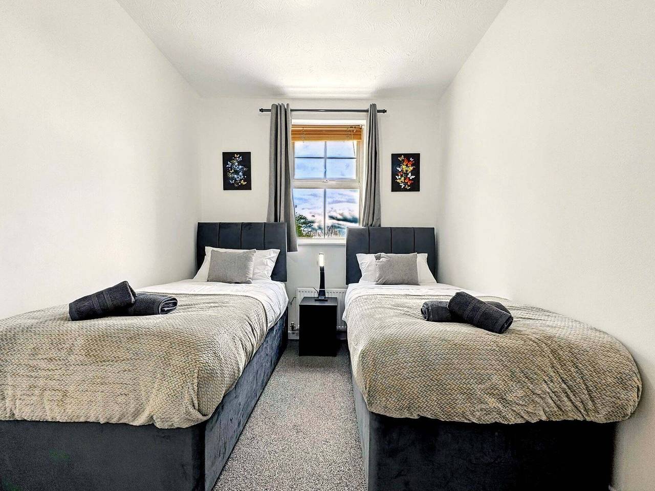 Oakwood House  6 Bed 11 Sleeps Garden-Free Parking in Leicester, Heart of England