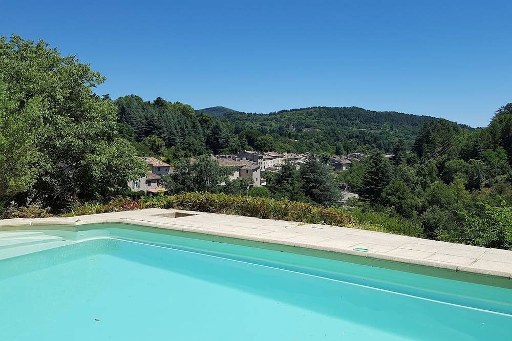 Magnifique maison - Piscine chauffée - Cévennes - 6 chambres - Meublé 3*** in Soudorgues, Parc national des Cévennes