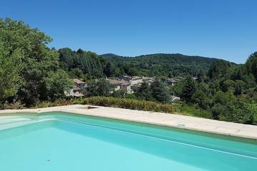 Location de vacances pour 12 personnes, avec jardin et terrasse à Soudorgues