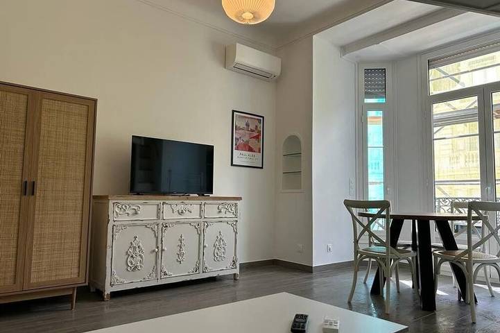 Apartamento entero, Appartement Proche mer Refait à Neuf Avec Mezzanine in Menton, Costa mediterránea (Francia)
