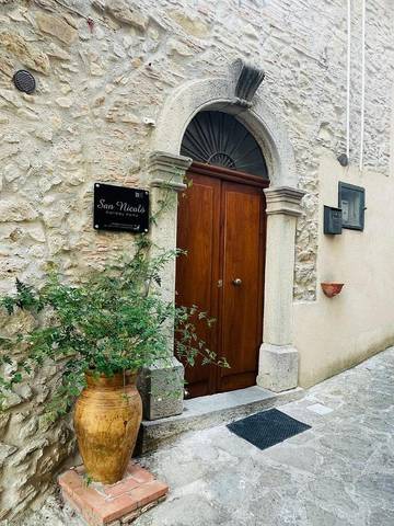 Gîte pour 2 personnes, avec jardin ainsi que bassin pour enfant et vue, adapté aux familles à Montalbano Elicona