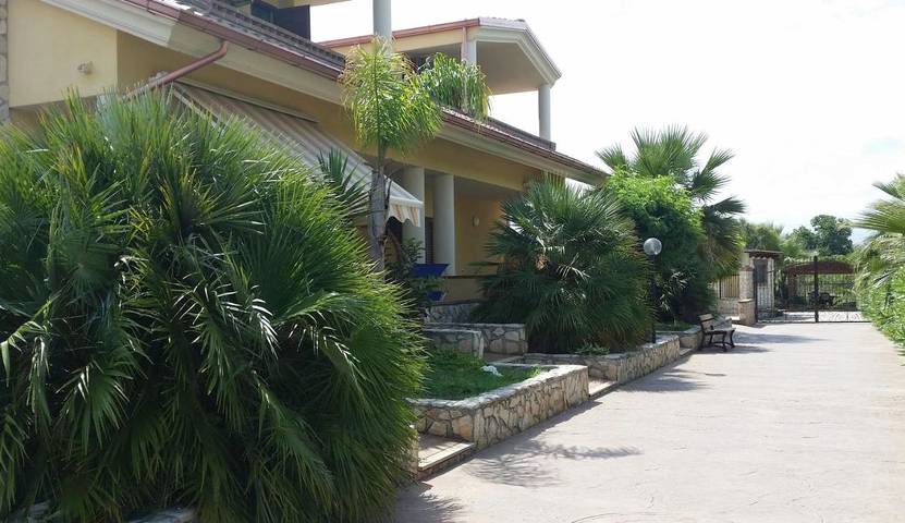 Appart’hôtel pour 5 personnes, avec Balcon ainsi que Terrasse et Jardin dans Rodi Garganico