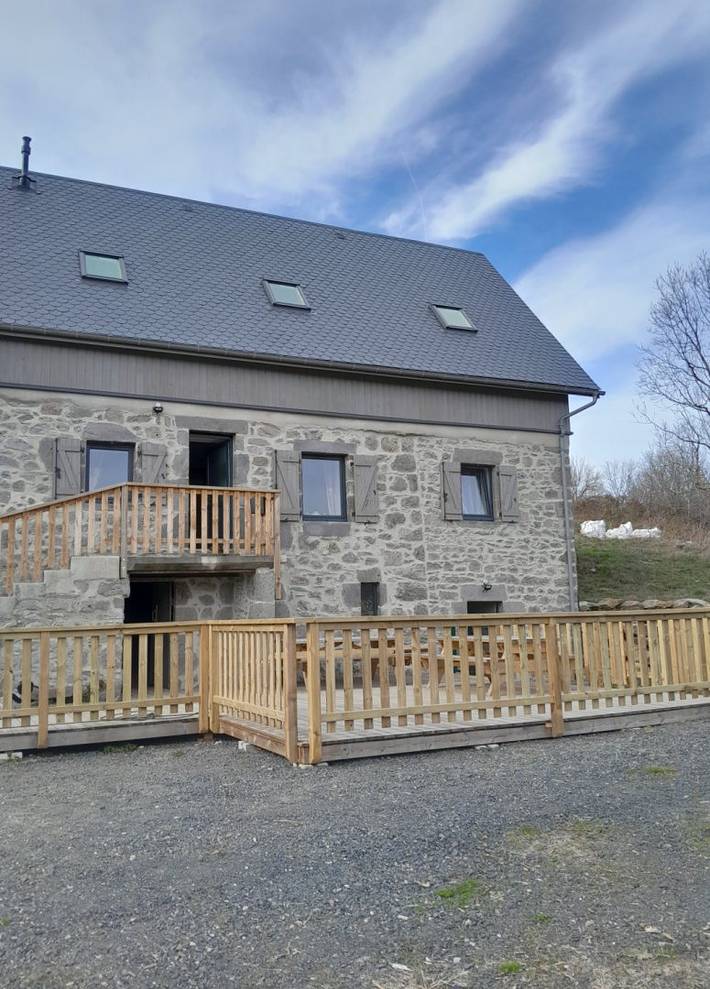 Gîte pour 9 personnes, avec Terrasse et Jardin à Besse-et-Saint-Anastaise
