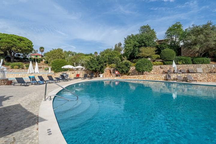 Ferienhaus für 4 Personen, mit Garten und Kinderpool in Lagoa