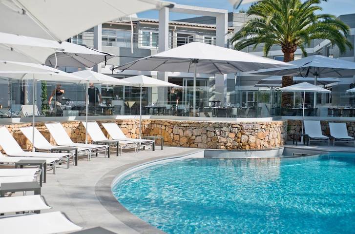 Hotel para 4 personas, con jardín y jacuzzi además de piscina y sauna, Se admiten mascotas - 1