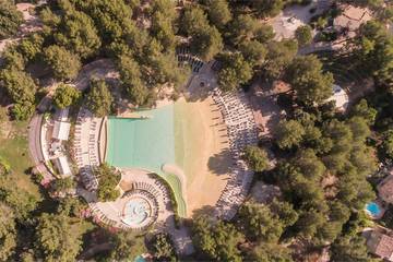Gîte pour 8 personnes, avec bassin pour enfant et jardin ainsi que terrasse et piscine, animaux acceptés dans Golf de Pont Royal