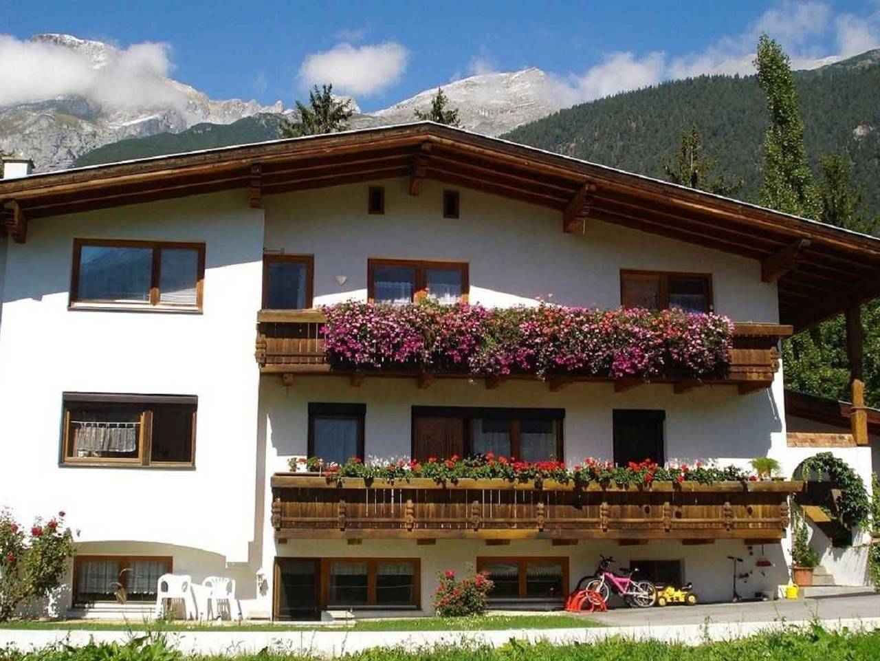 Ganze Wohnung, Ferienwohnung Ursula - Ferienwohnung 1 in Lechtaler Alpen, Grins