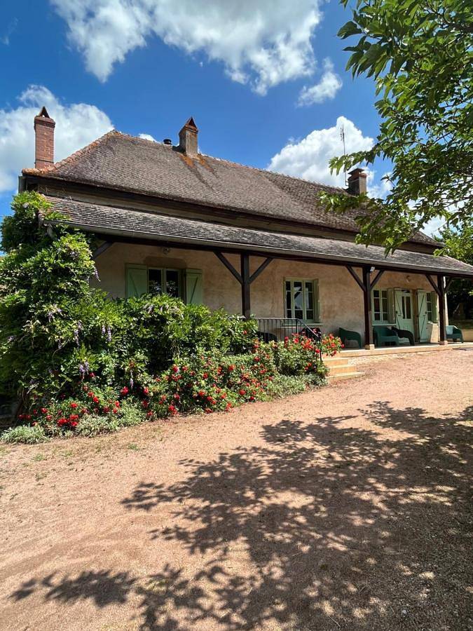 Location de vacances pour 6 personnes, avec Terrasse et Jardin ainsi que Piscine et Vue à Saint-Marcelin-de-Cray