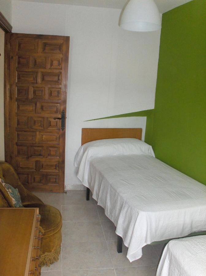 Casa de vacaciones para 12 personas, con piscina y vistas además de vistas al lago y jardín en Comunidad de Calatayud - 2