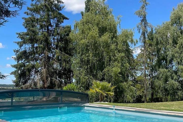 Location de vacances pour 12 personnes, avec terrasse et jardin dans Ressons-le-Long