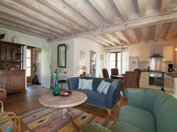 Gîte pour 6 personnes, avec piscine et terrasse, animaux acceptés à Roussines
