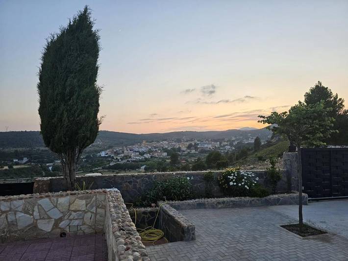 Chalet para 14 personas, con terraza además de vistas y piscina en Hoya de Buñol - 4