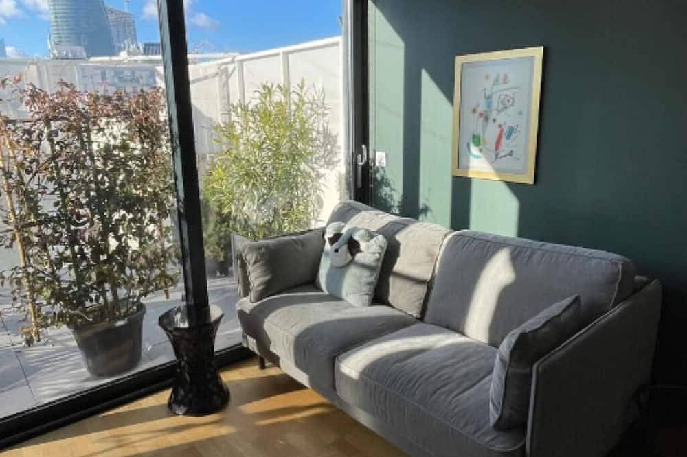 Entire apartment, Charming apartment with sunny terrace 10 minutes' walk from La Défense in Courbevoie, Hauts-de-Seine