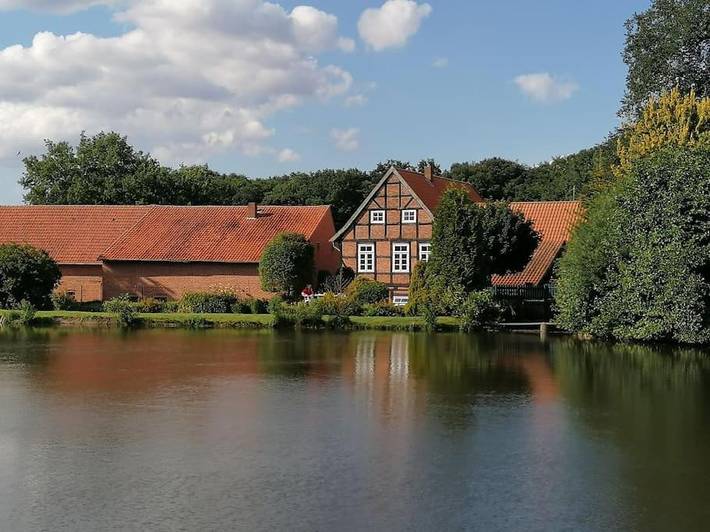 Privatzimmer für 3 Personen, mit Terrasse und Garten sowie Seeblick und Ausblick in Bruchhausen-Vilsen