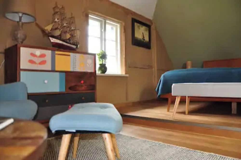 Ganze Wohnung, Unser Ostseehaus - gemütliches Apartment im Bauernhaus mit Garten in Neuendorf-Heide, Saal