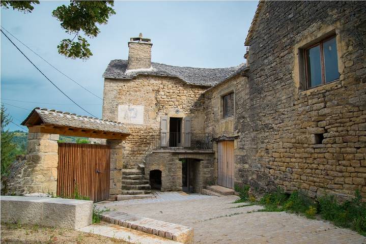 Gîte pour 7 personnes, avec Jacuzzi et Terrasse ainsi que Jardin et Vue