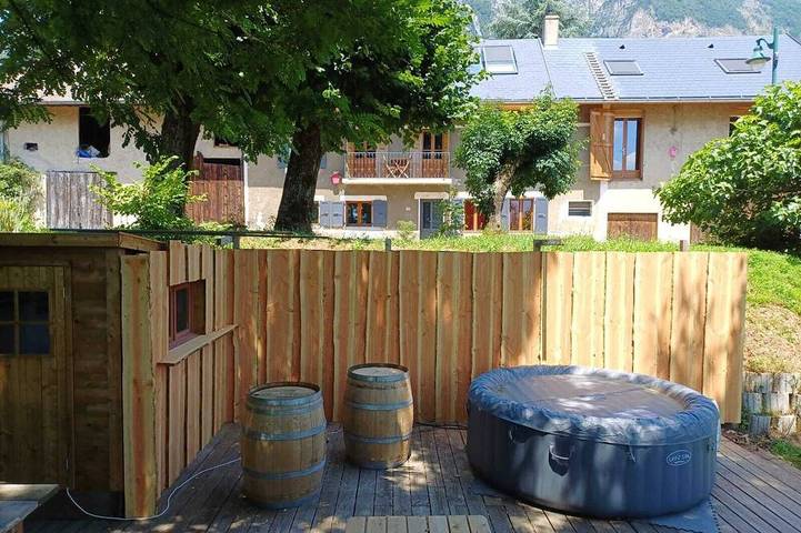 Maison de vacances pour 8 personnes, avec jacuzzi ainsi que balcon et jardin