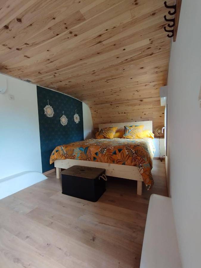 Camping pour 3 personnes, avec vue et jardin ainsi que terrasse et piscine, animaux acceptés dans Saône-et-Loire - 4