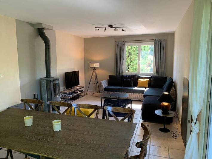 Location de vacances pour 8 personnes, avec jardin ainsi que piscine et terrasse à Saint-Laurent-des-Arbres - 2