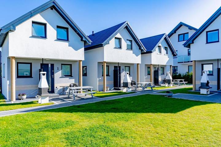 Domek letniskowy dla 6 osób, z widok i ogród oraz sauna i basen, zwierzęta dozwolone w Jastrzębia Góra