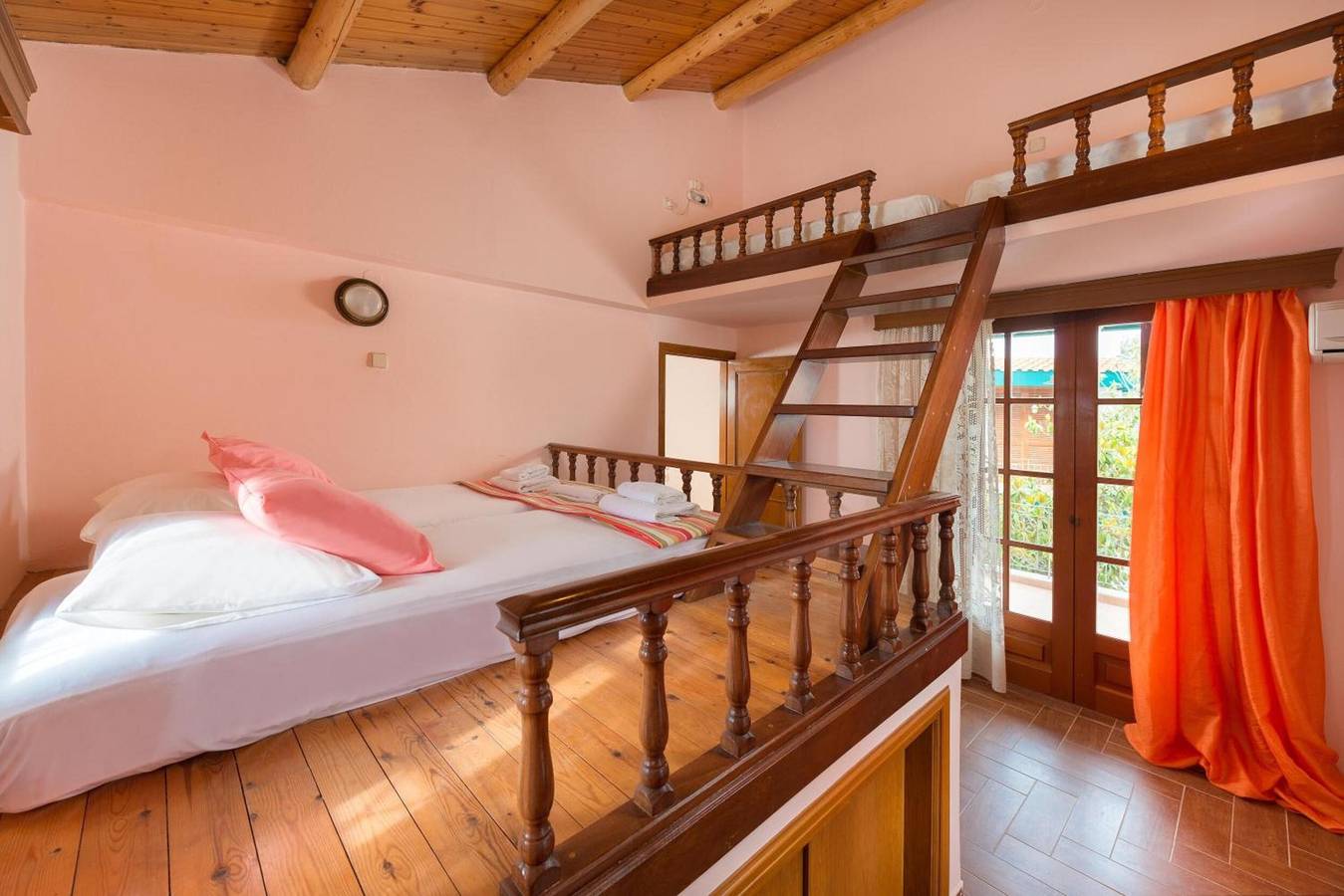 Hel lägenhet, 3-Bedroom Apartment with Private Pool, Sea View, Wi-Fi and Air Conditioning in Rhodos