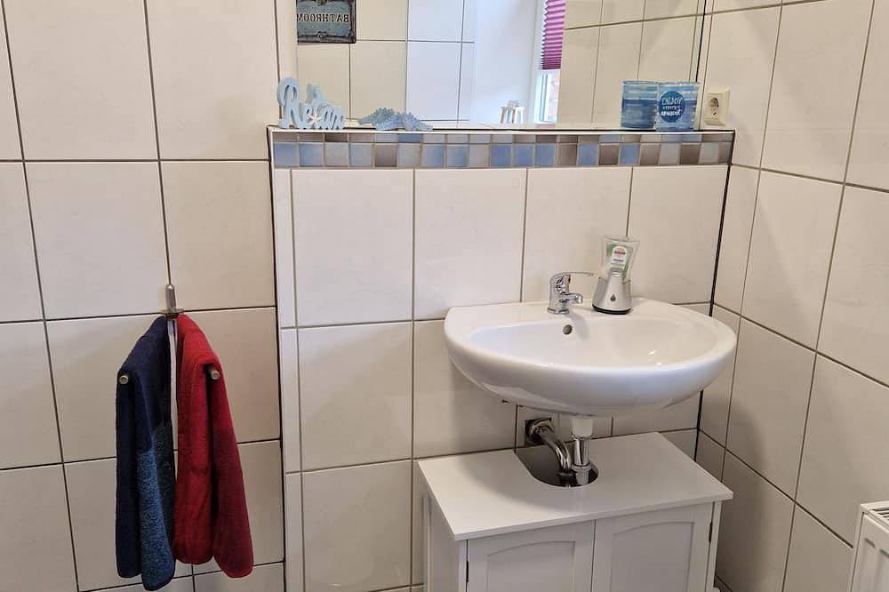 Ganze Wohnung, Appartement Röschen - Onkmangani Appartmenthaus Oelschläger Annett in Tollensesee, Burg Stargard