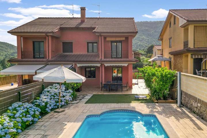 Casa de vacaciones para 10 personas, con vistas además de piscina y jardín - 1