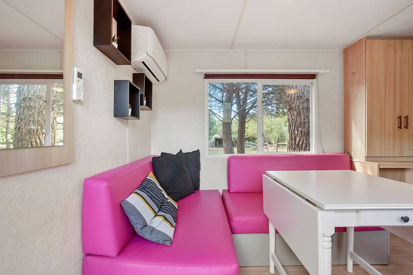 Mobilheim 'Kenya' mit Gemeinschaftspool, Wlan und Klimaanlage in Le Val, Brignoles Region